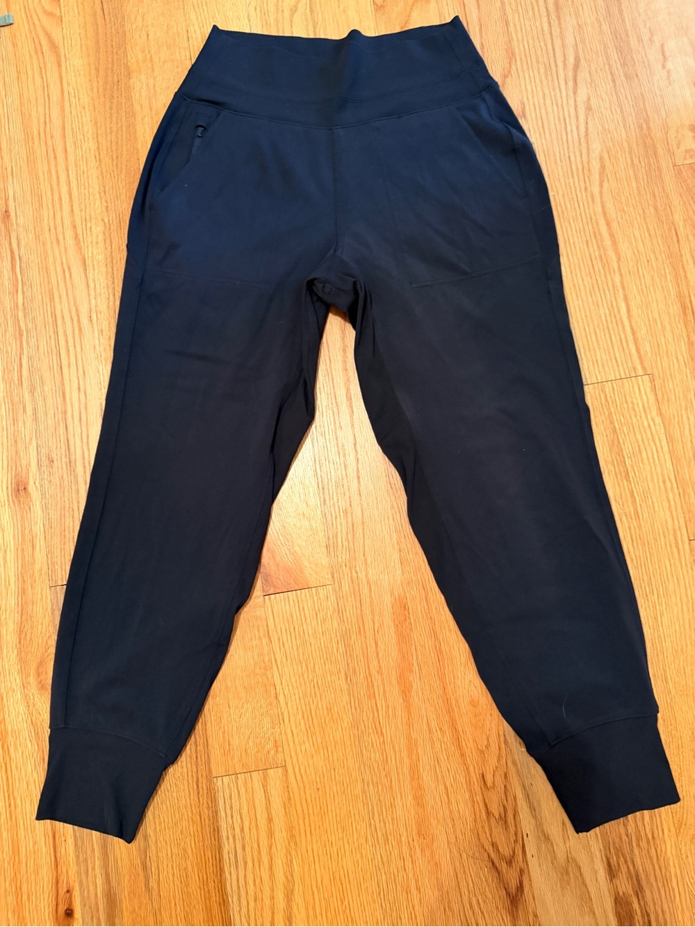 Athleta Black women’s Jogger Sweatpants with Zippered Pockets 28” inseam